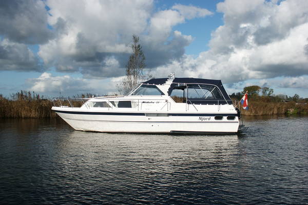 Warum ein Motorboot mieten bei Maran?