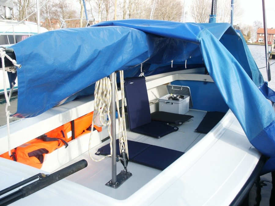 Polyvalk-Deck von Maran Yachtcharter