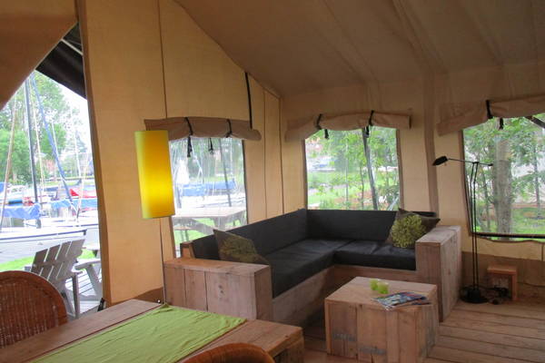 Glamping in Friesland met een safaritent van Maran
